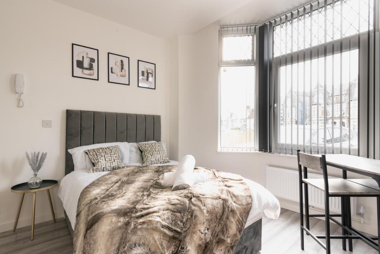 Exquisite Cardiff Apartments- With Garden Lounge & Games Room Esterno foto