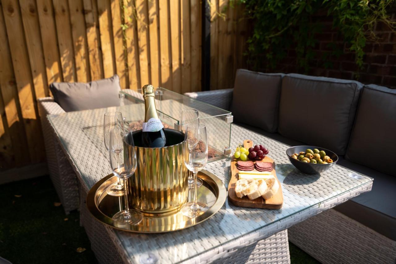 Exquisite Cardiff Apartments- With Garden Lounge & Games Room Esterno foto