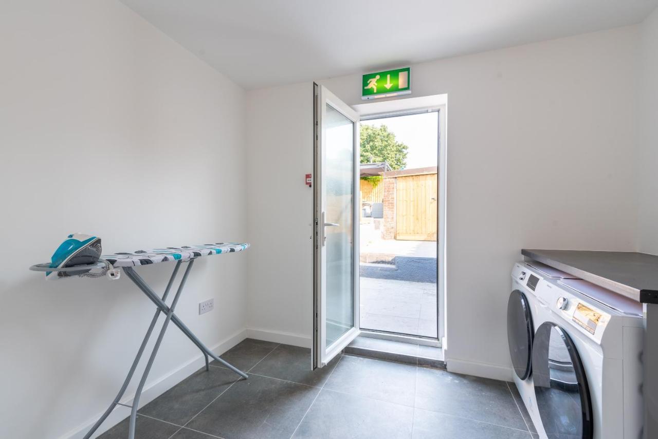 Exquisite Cardiff Apartments- With Garden Lounge & Games Room Esterno foto
