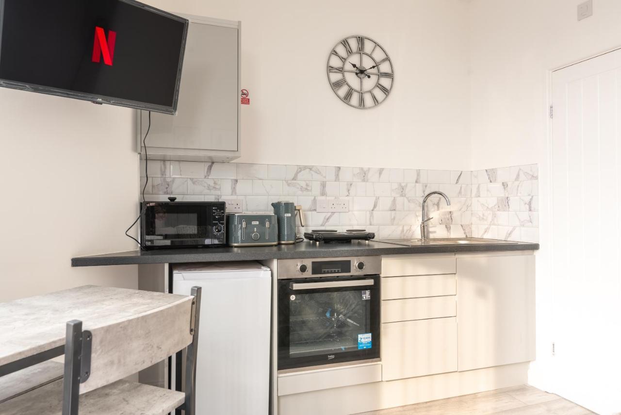 Exquisite Cardiff Apartments- With Garden Lounge & Games Room Esterno foto