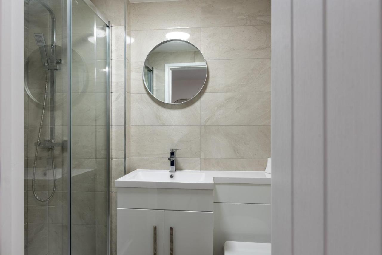 Exquisite Cardiff Apartments- With Garden Lounge & Games Room Esterno foto