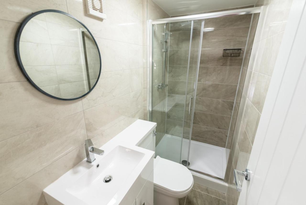 Exquisite Cardiff Apartments- With Garden Lounge & Games Room Esterno foto