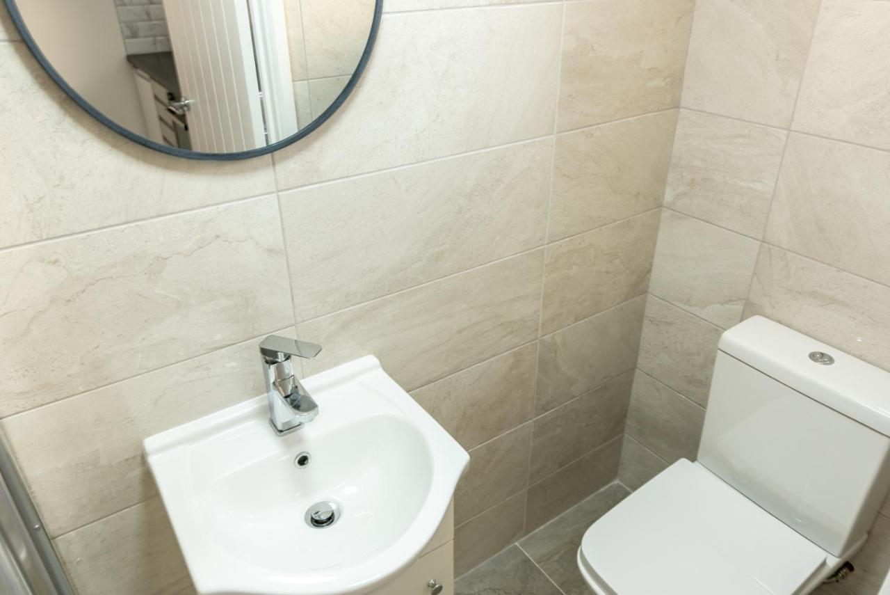 Exquisite Cardiff Apartments- With Garden Lounge & Games Room Esterno foto