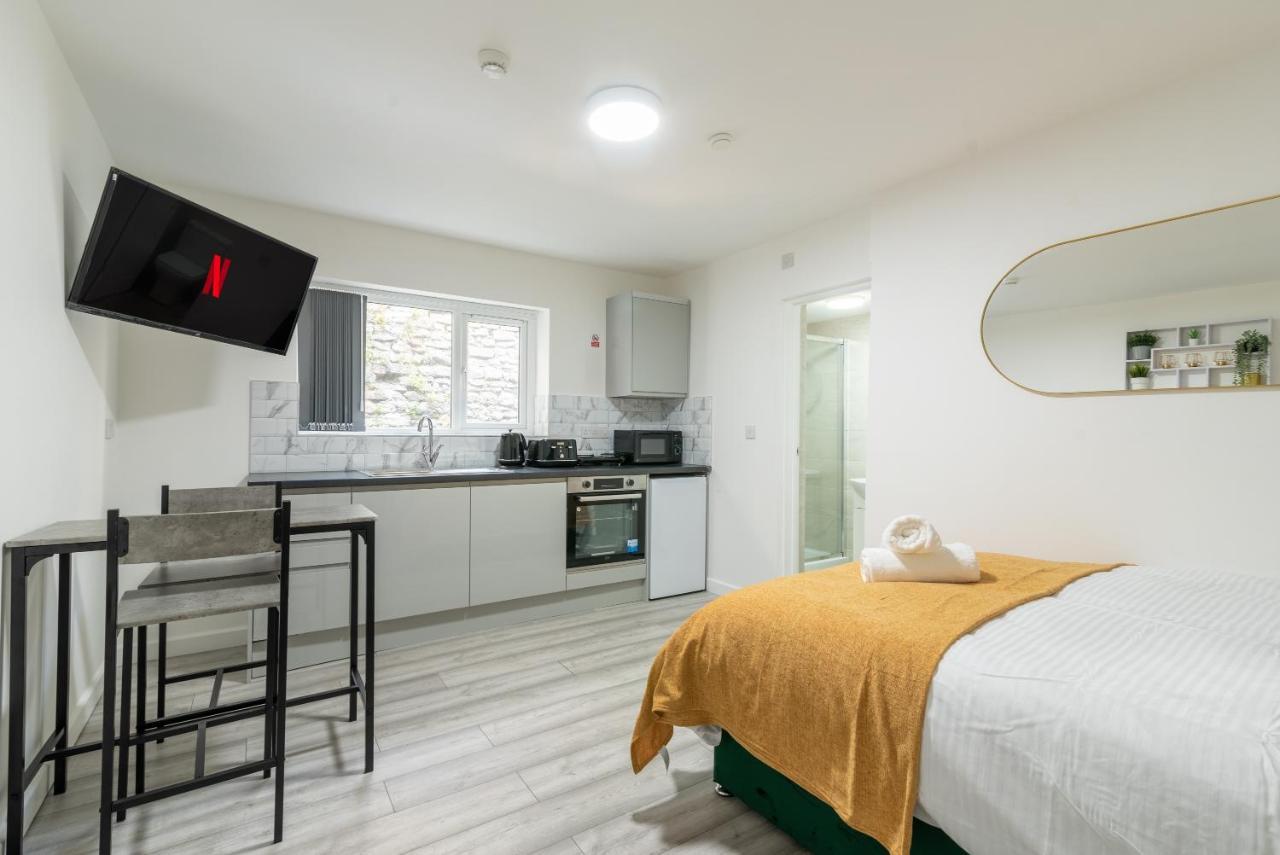 Exquisite Cardiff Apartments- With Garden Lounge & Games Room Esterno foto