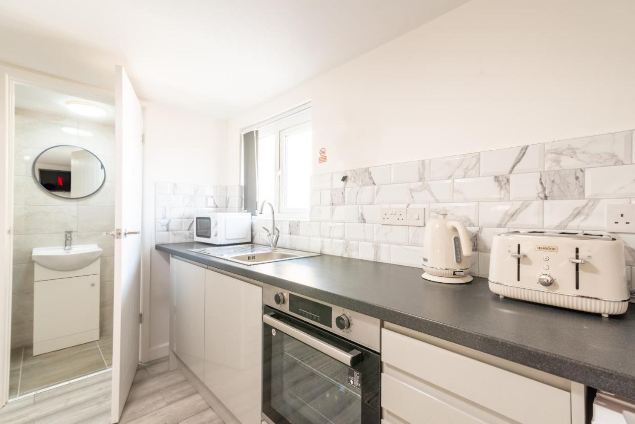 Exquisite Cardiff Apartments- With Garden Lounge & Games Room Esterno foto